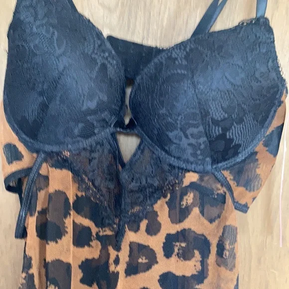 Relist 12/7 padded bust sheer animal print w lace detail & cut outs size M - Picture 10 of 17